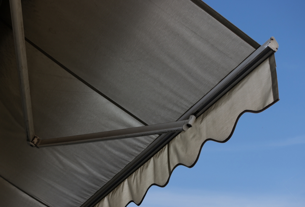 Retractable vs. Fixed: Which Awning is Right for Your Peoria Home?